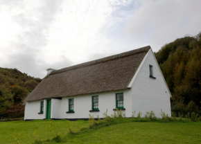 Отель Corofin Lake Cottages  Корофин